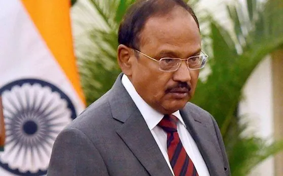 अजीत डोभाल ने जम्मू-कश्मीर के अधिकारियों को दिया बड़ा निर्देश, घर-घर जाकर करें ये काम