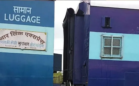 कराची जाने के लिए रवाना हुई थार एक्सप्रेस, पाकिस्तानियों ने नम आंखों से अपनों को कहा अलविदा
