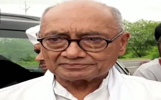 मोदी सरकार ने आग में हाथ जलाया, कश्मीर के हालात देश से छुपा रही है, दिग्विजय सिंह ने बोला हमला