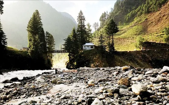 पाकिस्‍तान को जम्‍मू-कश्‍मीर पर लग रही मिर्ची, खुद POK को लेकर कर चुका है कई बदलाव