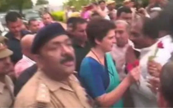 Live Updates: सोनभद्र पहुंची प्रियंका गांधी, नरसंहार पीड़ितो के परिजनों से की मुलाकात