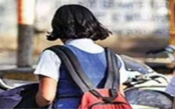 हॉस्टल में हुई पानी की कमी तो प्रिंसिपल ने कटवा दिए छात्राओं के बाल