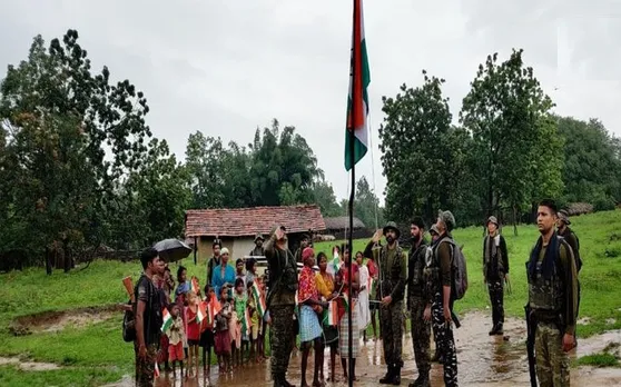 छत्तीसगढ़ के इस जगह पर पहली बार लोगों ने देखा तिरंगा, सीआरपीएफ जवानों ने लहराया झंडा