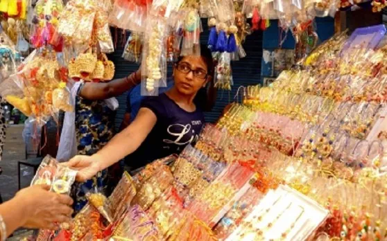 मध्य प्रदेश : इंदौर के खजराना मंदिर के गणेशजी को बांधी गई तिरंगा राखी