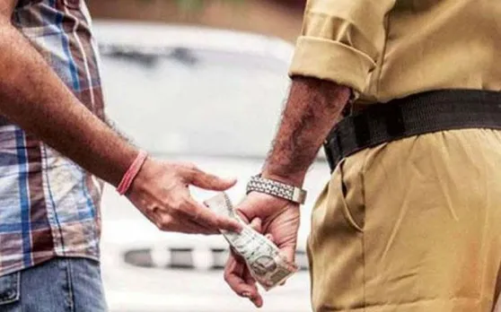 स्वतंत्रता दिवस को 'बेस्ट कॉन्स्टेबल' का मिला था अवार्ड, दूसरे दिन रिश्वत लेते हुआ गिरफ्तार