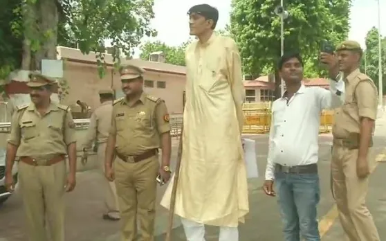 देश के सबसे लंबे आदमी ने CM योगी से लगाई गुहार, इलाज के लिए मांगी आर्थिक मदद
