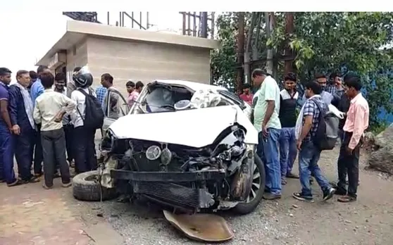 यमुना एक्सप्रेस-वे से 30 फीट नीचे गिरी कार, 1 युवती समेत 4 लोगों की मौत