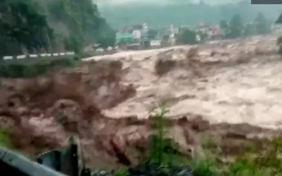 उत्तराखंड: उत्तरकाशी के मोरी प्रखंड में बादल फटा, 5 लोग पानी में बहे, देखें VIDEO