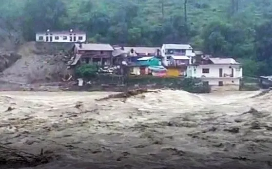 देश में बाढ़ और बारिश की मनमानी, पहाड़ से मैदान तक पानी-पानी