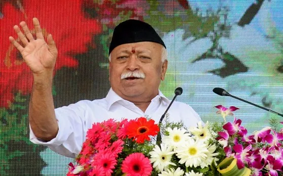 संघ प्रमुख के 'आरक्षण पर चर्चा' वाले बयान पर सियासत तेज, देनी पड़ी सफाई