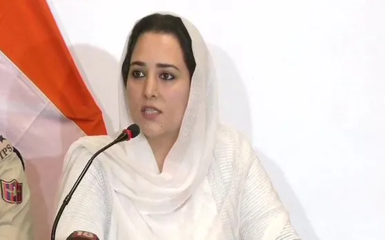 J & K में सब कुछ 'ऑल इज वेल' है, हमारी नहीं तो इस IAS की मानिए