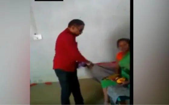 Video: चादर से घसीटकर महिला को घर के बाहर फेंक दिया सिर्फ इस वजह से...