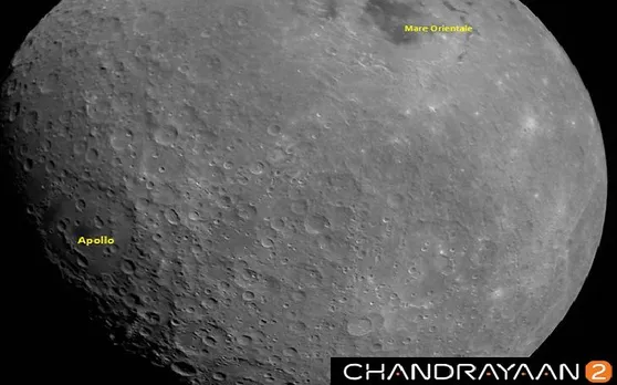 विक्रम लैंडर ने भेजी चांद की पहली तस्‍वीर, देखें कैसे लगते हैं चंदा मामा