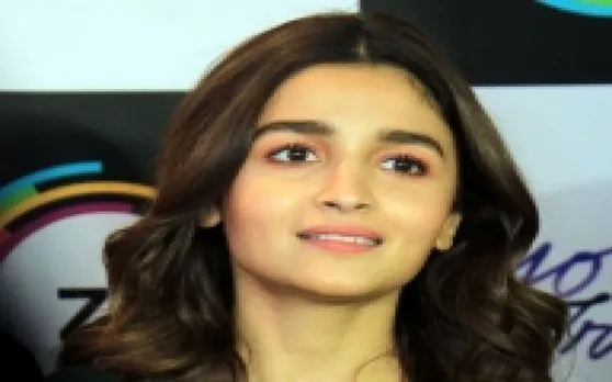 आलिया भट्ट म्यूजिक VIDEO 'प्राडा' के साथ इंटरनेट पर मचा रही हैं धमाल