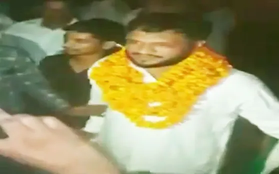 Video: बुलंदशहर हिंसा मामले में जेल से बाहर आए 6 आरोपियों को माला पहनाकर किया स्वागत, जय श्री राम के लगे नारे