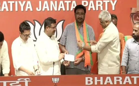 पीडीपी को लगा बड़ा झटका, हाजी अनायत समेत 6 नेता बीजेपी का थामा दामन