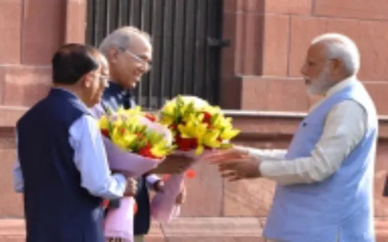 पीएम नरेंद्र मोदी ने प्रधान सचिव की प्रशंसा की, बोले- नृपेंद्र मिश्रा ने मुझे बहुत कुछ सिखाया