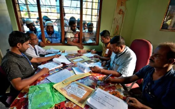 असम : NRC (राष्ट्रीय नागरिक रजिस्टर) में 19 लाख लोग पाए गए 'विदेशी'
