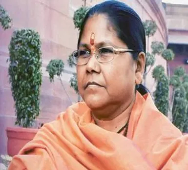 साध्वी निरंजन ज्योति का विवादित बयान, 'गांधी सरनेम की जगह फिरोज लिखें प्रियंका'