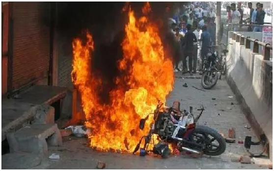 आगजनी करने वाले आरोपियों पर पुलिस ने इनाम घोषित किया