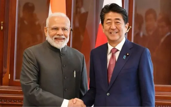 प्रधानमंत्री की रूस यात्रा के दूसरे दिन जापान के पीएम शिंजो आबे से मिले पीएम मोदी