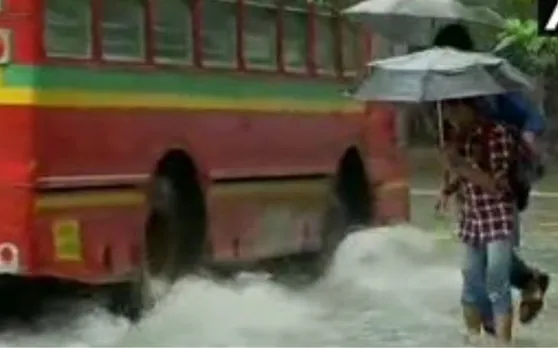 Mumbai Rain : मुंबई में भारी बारिश से 20 उड़ानें रद, ट्रेन सेवा भी प्रभावित