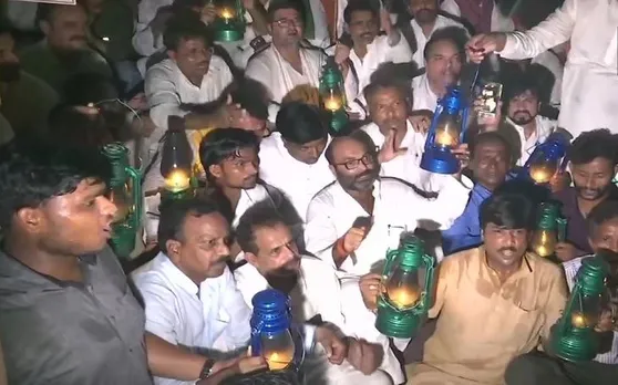 उत्‍तर प्रदेश में बिजली की दरों पर उबले कांग्रेसी, प्रदेश भर में निकाला लालटेन जुलूस