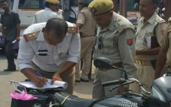 पुलिसवालों को भी ट्रैफिक नियम तोड़ना पड़ गया भारी, इंस्पेक्टर समेत 51 के कटे चालान