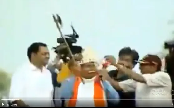 हरियाणा के CM मनोहर लाल खट्टर पार्टी नेता से बोले- 'गर्दन काट दूंगा तेरी'