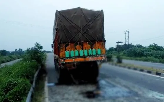 Uttar Pradesh: हापुड़ में खड़े ट्रक में जा घुसी तेज रफ्तार कार, 5 लोगों की मौत