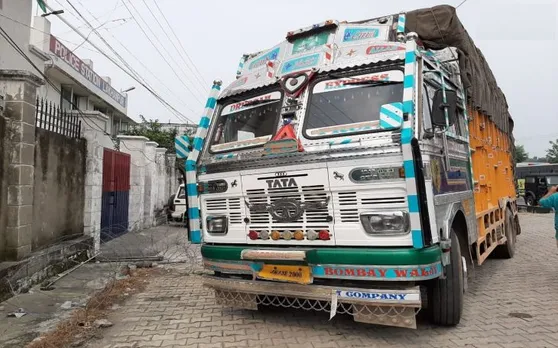 कश्मीर में बड़े आतंकी हमले की साजिश नाकाम, हथियार और गोला-बारूद ले जा रहे 3 दहशतगर्द गिरफ्तार