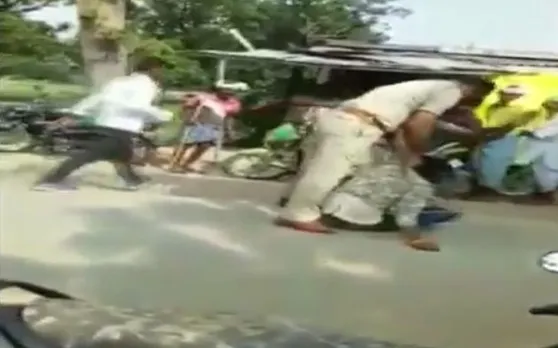 VIDEO : UP पुलिस ने किया शर्मसार, युवक के साथ सरेआम किया ऐसा सलूक
