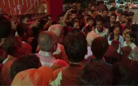 BHU: लंबी छुट्टी पर भेजे गए यौन उत्पीड़न के आरोपी प्रोफेसर, छात्रों ने खत्म किया धरना