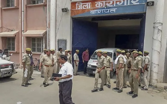 अधिकारियों से बचने के लिए कैदियों ने प्राइवेट पार्ट में डाल लिया मोबाइल फोन और चरस, ऐसे खुली पोल-पट्टी