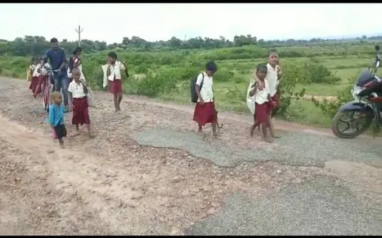 टूटी सड़क से गुजर जाते हैं विधायक से लेकर सभी आला अधिकारी, लेकिन नहीं ले रहे सुध