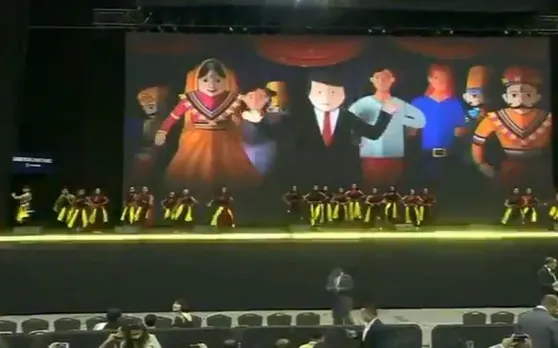 VIDEO: ह्यूस्टन में मोदी के मंच पर कभी मैं खाऊं समोसा...कभी खाऊं बर्गर गीत पर युवा जमकर थिरके