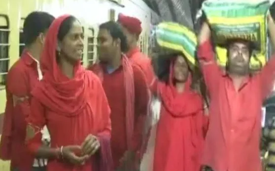 भोपाल की पहली महिला कुली, जिनकी पहचान है बिल्ला नंबर 13