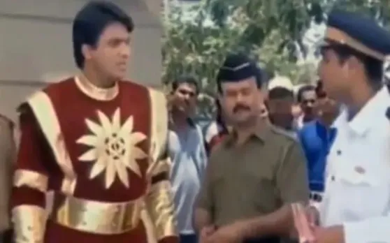 ट्रैफिक पुलिस ने काटा शक्तिमान का चालान, देखिए ये Viral Video