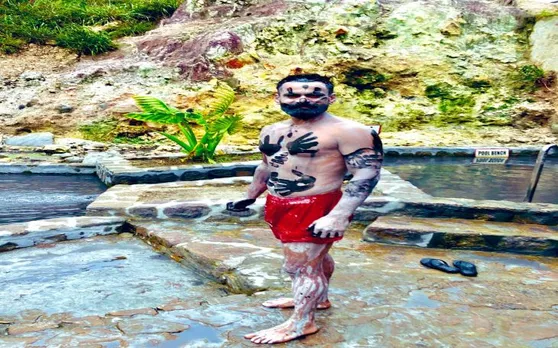 बेशर्म पाकिस्‍तानी : इस क्रिकेटर ने शेयर की अर्द्धनग्‍न तस्‍वीर, लोग बोले नकली विराट कोहली