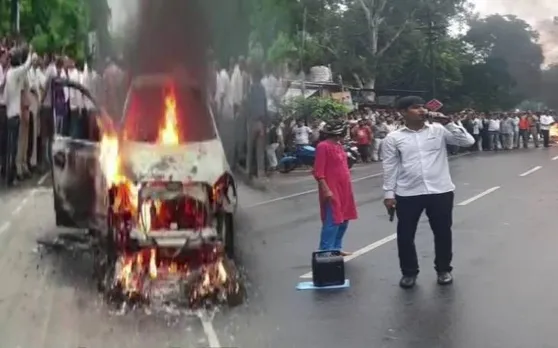 मथुराः फेमस होने के लिए हाईवोल्टेज ड्रामा, SSP दफ्तर के बाहर फूंकी कार, बीच सड़क चलाईं गोलियां