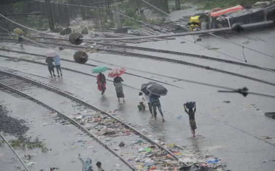 बिहार में बारिश, बाढ़ से ट्रेनों का परिचालन प्रभावित