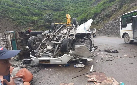 देवभूमि में बड़ा हादसा, गाड़ी पर मलबा गिरने से 5 लोगों की मौत; कई जख्मी