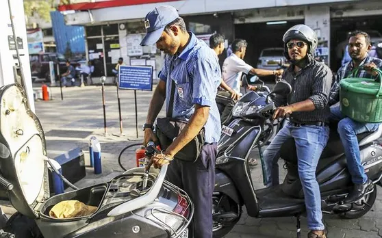 ​​​​​Petrol Price Today 1 Oct: आम आदमी का लगा बड़ा झटका, महंगा हुआ पेट्रोल-डीजल