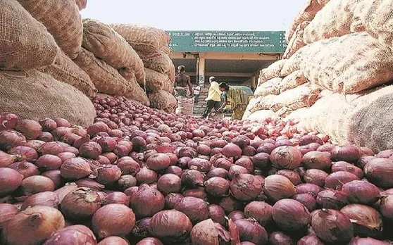 भारत ने निर्यात (Export) पर लगाई रोक तो अब इन देशों को रुलाने लगा प्‍याज (Onion)