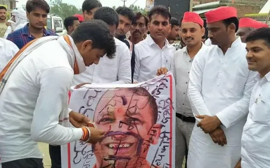 CM योगी के पोस्टर पर कालिख पोतने वाले सपा कार्यकर्ताओं को पुलिस ने किया गिरफ्तार