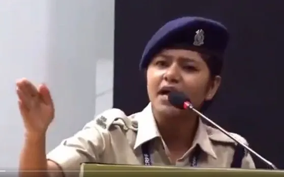 इस 'रणचंडी' की दहाड़ सुनकर कांप जाएंगे आतंकियों और टुकड़े-टुकड़े गैंग के दिल, देखें CRPF की कांस्‍टेबल का Viral Video