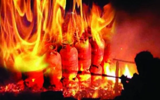 दिल्ली के करावल नगर में सिलेंडर ब्लास्ट, 2 लोगों की मौत