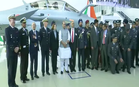 दशहरे पर भारत को मिला राफेल फाइटर जेट, राजनाथ सिंह ने कहा- भारत के लिए ऐतिहासिक दिन
