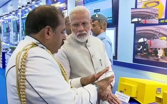 वायु सेना प्रमुख आरकेएस भदौरिया के घर पर लगी प्रदर्शनी देखने पहुंचे PM मोदी
