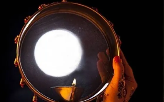 Karva Chauth 2019: इस खास संदेशों के साथ बयां करें अपना प्यार